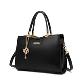 Palomino Solana Handbag Wanita - Black